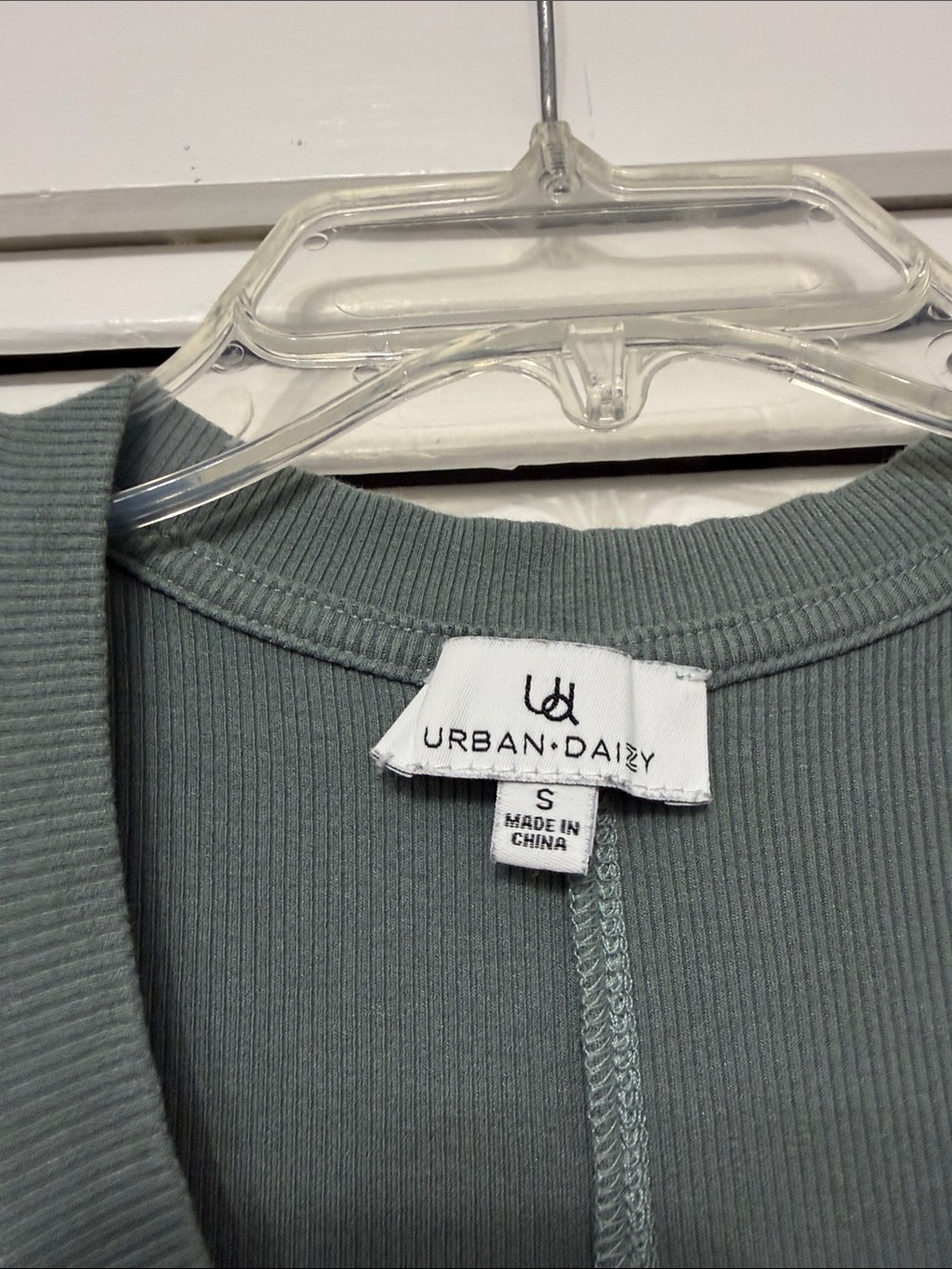 URBAN DAISY Ribbed Tank Top - Picture 2 of 4